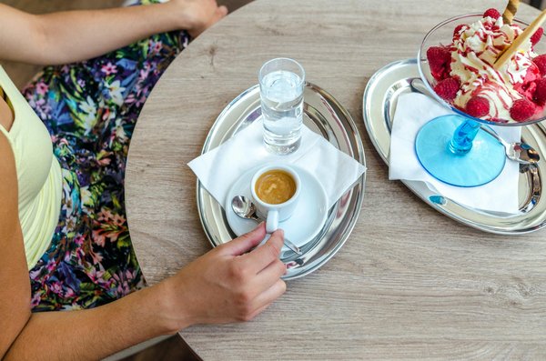 Trouvez la ceinture idéale pour sublimer votre robe pull